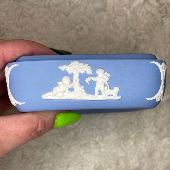 Vtg 70’s Square Wedgwood Jasperware Style Light Blue Trinket/Jewelry Box - Picture 11 of 12